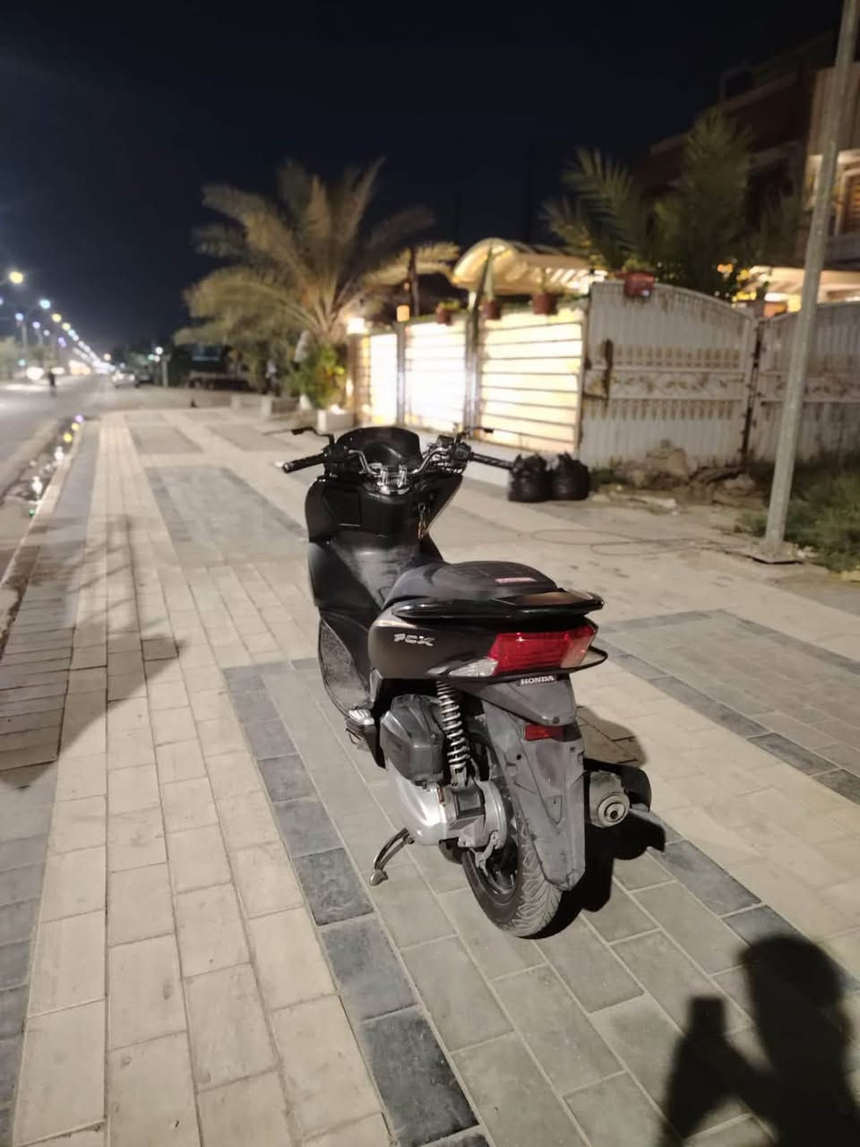pcx جيل ثاني
بيسي اكس جيل ثاني دراجة اي نقص مابيهة 
رايدهة ب١٥٥٠ وبيهة شي بسيط 
***********
