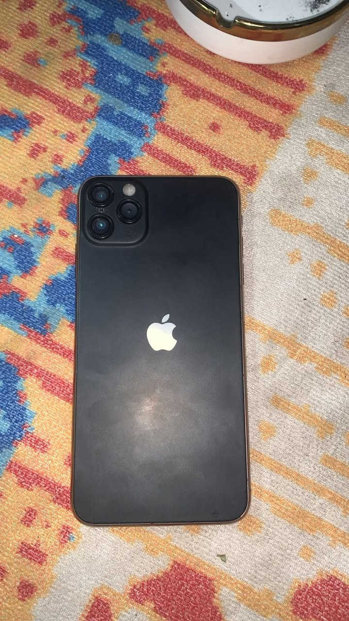 آيفون اكس ماكس  لزكه تحويره 11برو ماكس التلفون مبدل بطاريه ١٠٠ ذاكره ٢٥٦ فيس إيدي واكف بسبب تحديث تلفون نضيف مال جناي السعر اتصل ***********
