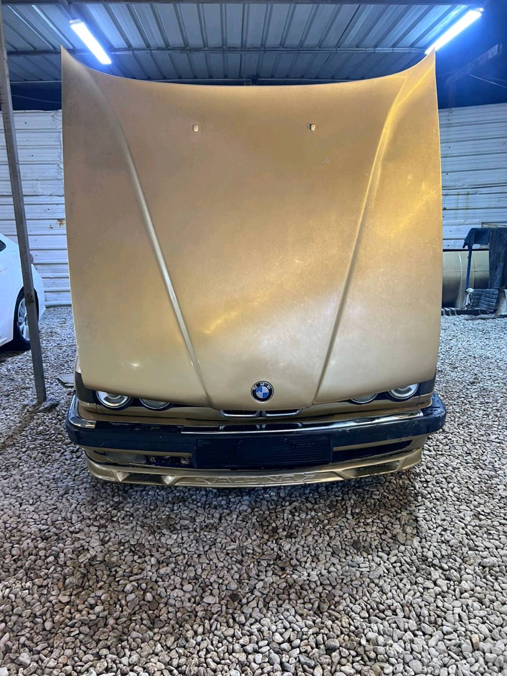 للبيع BMW735 موديل 1988 سلندر 6لون مميز رقم مميز موقع الحله خلف محطه غاز الثوره 