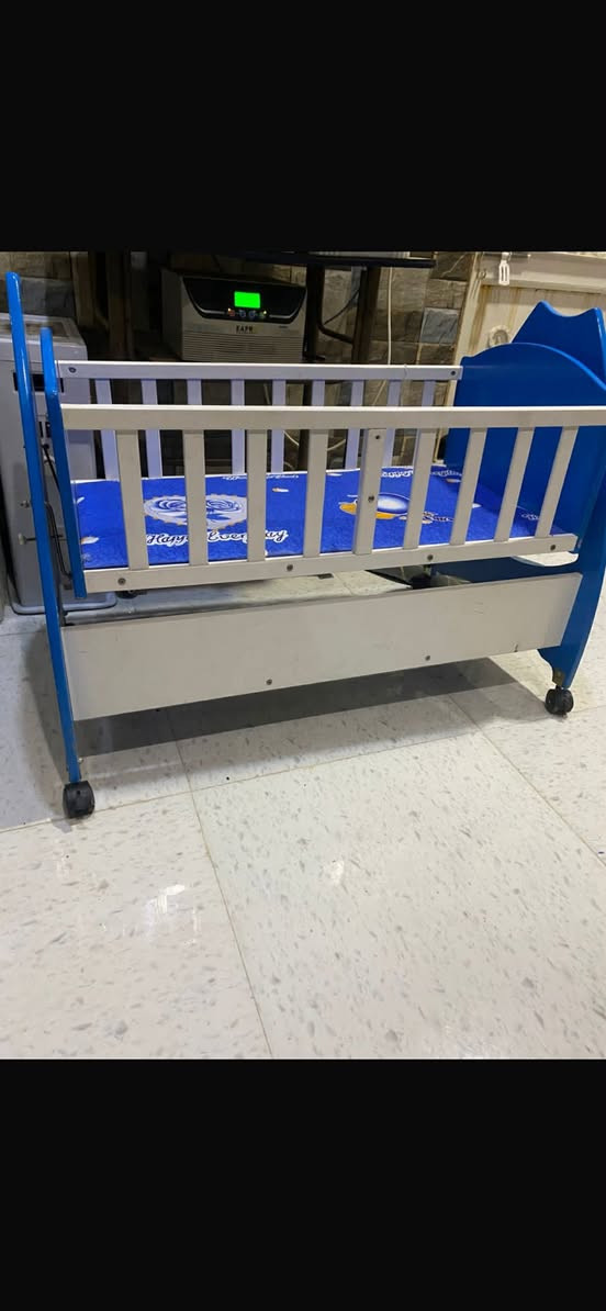 السلام عليكم ميز طعام +كاروك أطفال للبيع الميز ب 60 والكاروك ب 30 للتواصل ***********
