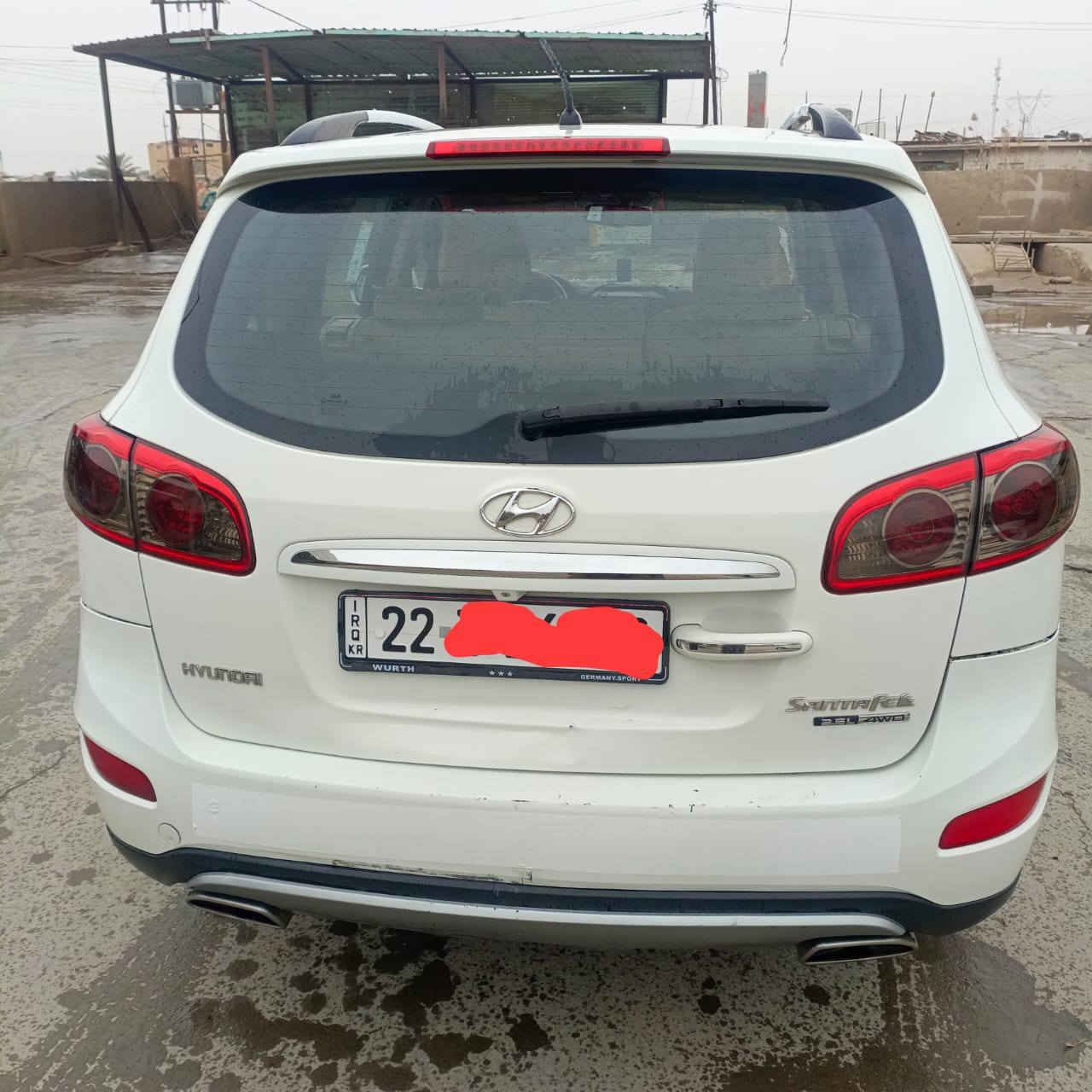 السلام عليكم سنتافي2012 خليجي 
فول مواصفات 1/1
فتحة سلايد
بصمة
3 قطع تبريد 

كامرة خلفية 
تحكمات كراسي كهرباء 
تحكمات ستيرن 
محرك السيارة 6سلندر
تخم تاير صدر ادامة كاملة 
مكان السيارة صلاح الدين 
السعر 170بيه مجال 

***********
