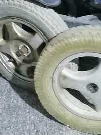 كرسي كهربائي • نضيف • بغداد」「بطارية ٢٤」「جهاز تحكم اصلي」「حجم كبير المني...