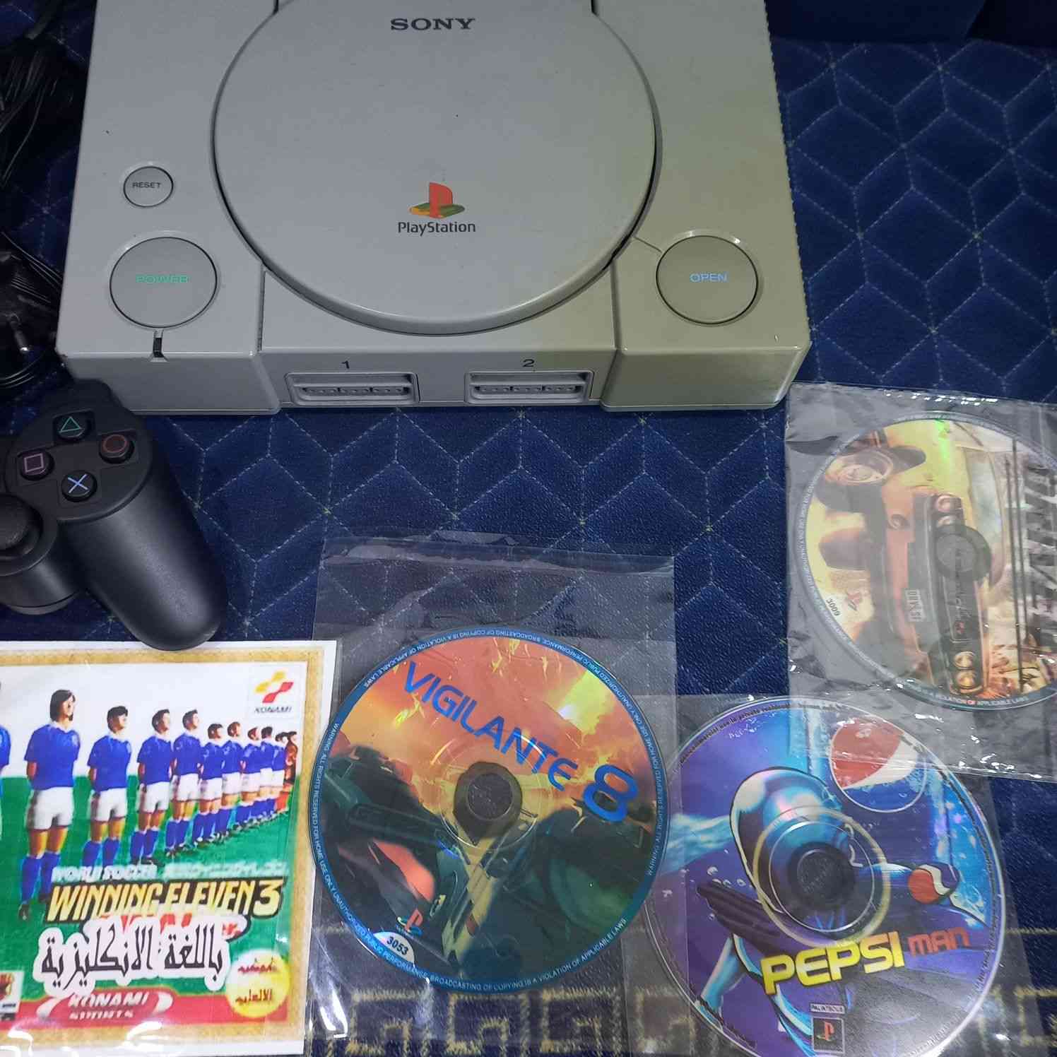 بلي١  شغال✅️ 
نظيف  جدا  ✅️
يشغل اقراص كوبي واصلي ✅️
مع جوستك وحده ومجموعة اقراص ✅️

سعره النهائي   / ٤٠ الف [ سعر نهائي ] 

توصيل كافة المحافظات ٦


**إذا كنت صاحب هذا الإعلان وتريد حذفه لأي سبب، رجاءا أرسل رسالة إلى الدعم الفني**