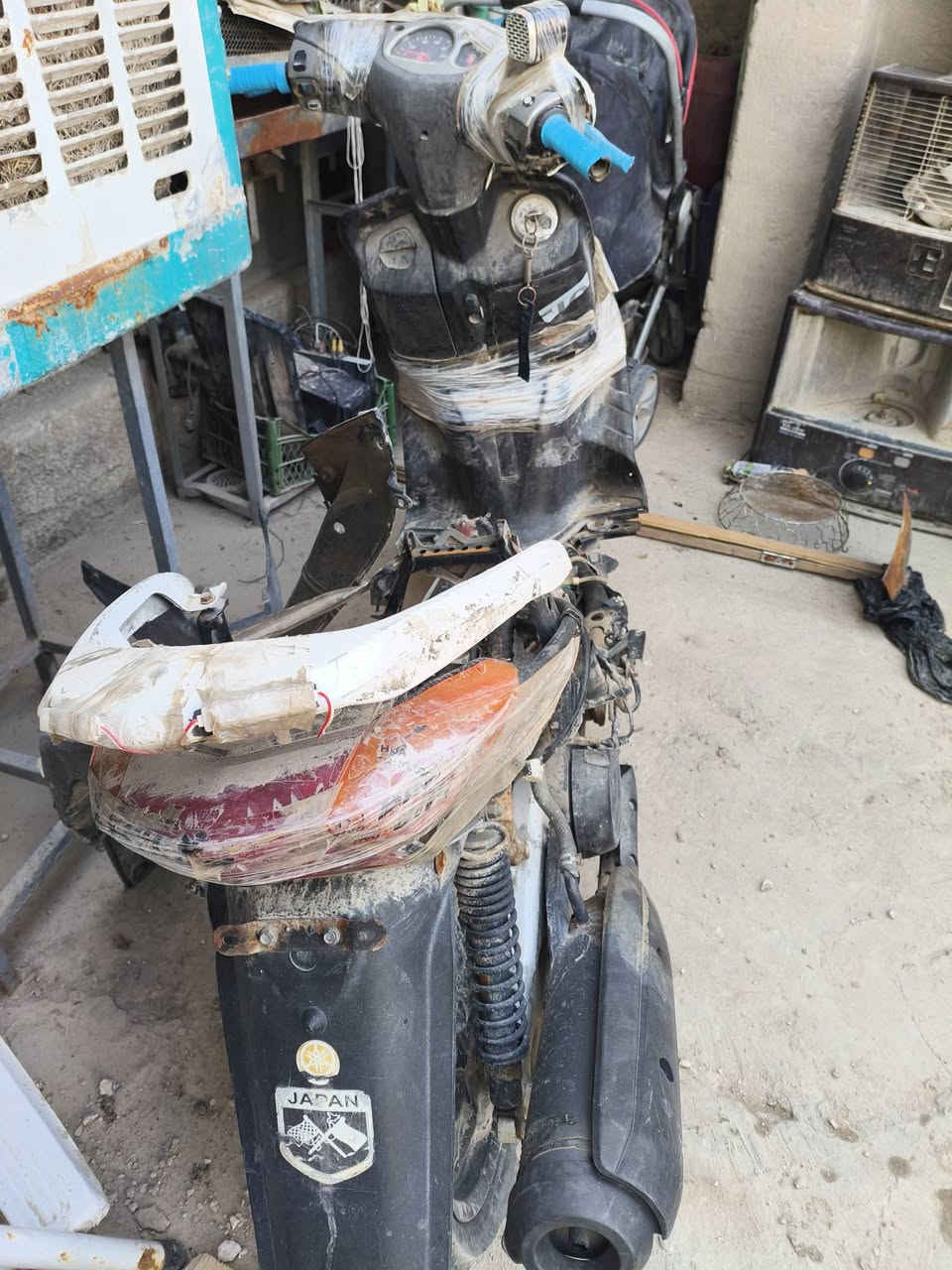 سلام وعليكم اخواني العزاز هاي دراجة اللبيع بس تشتغل وطفة يمكن كابريتر ما عرف اني تاركهة صار هواية وبدون كفرات بس الكشن موجود ***********
هاذا رقمي وريدهة 175 الف كوم حديد
