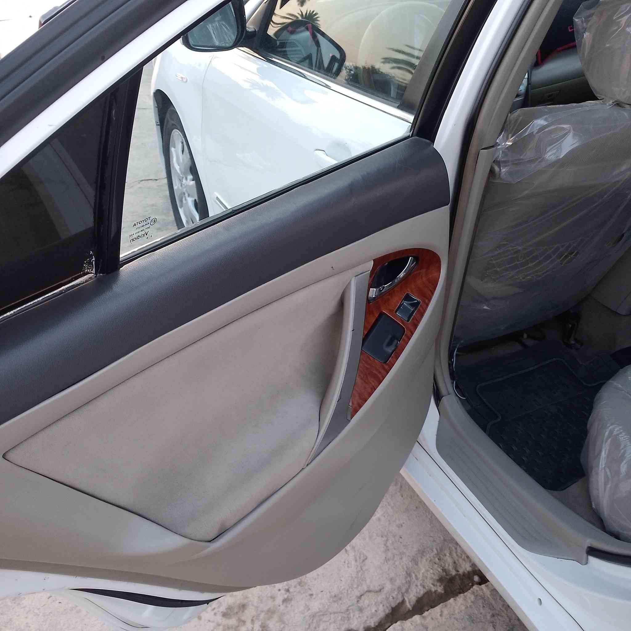 السلام عليكم كامري فول مواصفات كير محرك صدر كله جديد سياره مال جناي بيه 3قطع صبق بدون دواخل اثر اشخوط الشراي يتصل على الخط ***********
