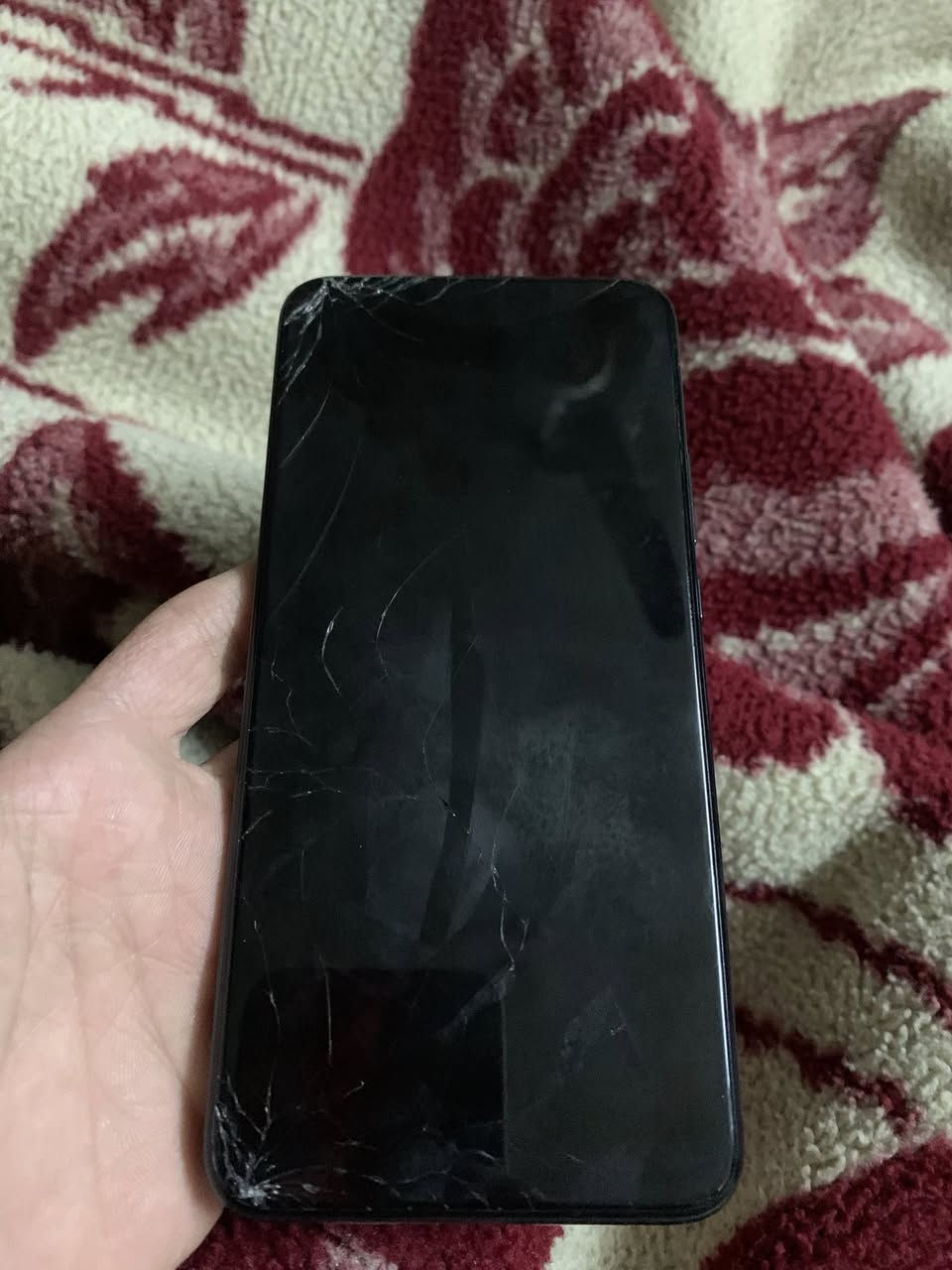 السلام عليكم 
هواوي y9 ذاكره 128 الجهاز مكفول من التصليح بي فقط فطور بالشاشه سعره 60 الف وبي مجال بسيط مكاني بغداد الدوره قرب شركه الكهرباء متواجد واتساب فقط ***********
