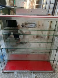 فاترينات للبيع عدد ٣ سعرهن ١٥٠ مكاني بغداد حي النصر للتواصل 0772660835...