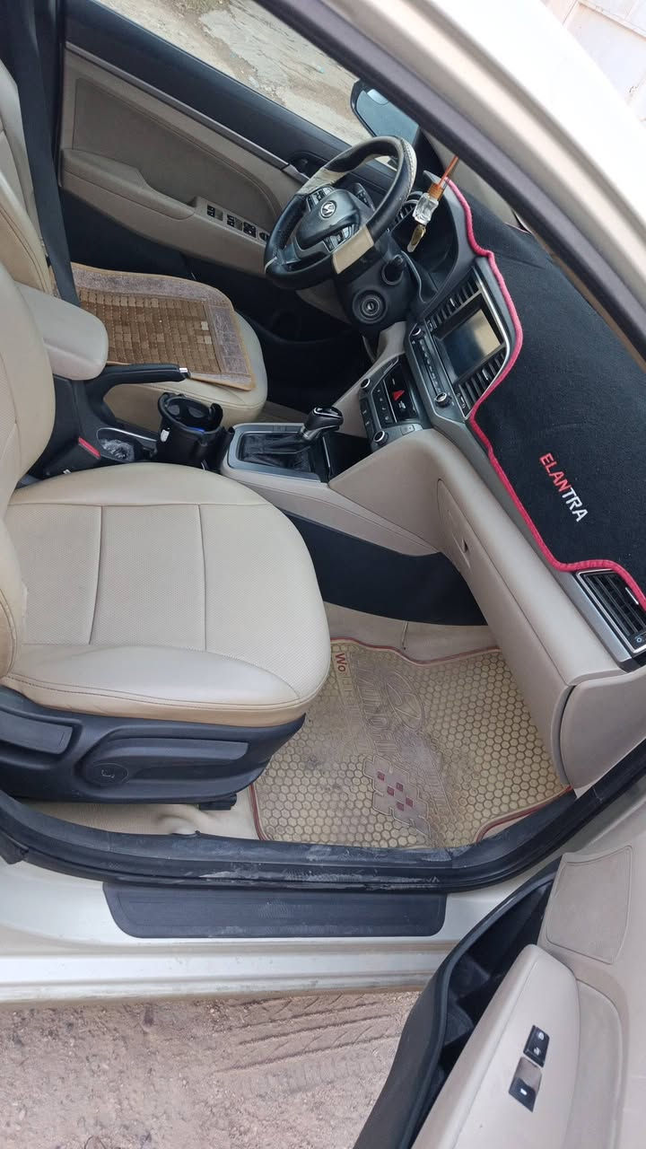 سلام عليكم
النترا 🇺🇸🗽 2017 وارد امريكي
حادثها جاملغ والبنيد نفسهن مصلحات 
السيارة جاهزه كير محرك صدر تخم تاير 
*********** سعرها 118$ 
مكانها بغداد الكرخ
