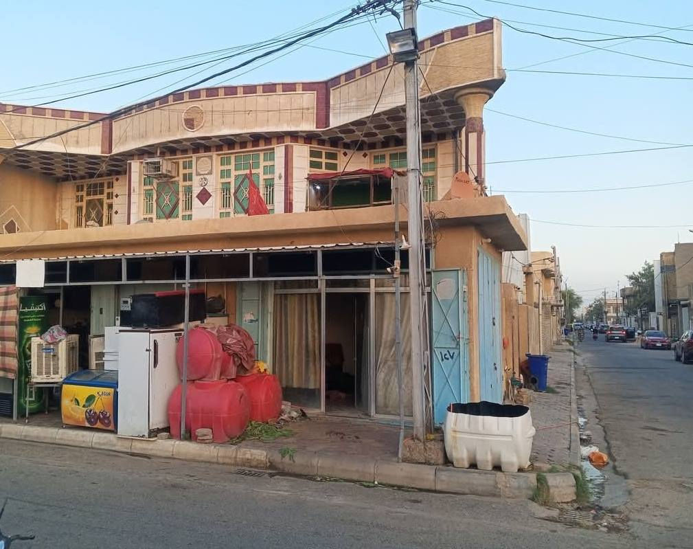 على بركه الله تعالى
دار للبيع مساحه 320 متر
العنوان الكوت حي الزهراء 
البيت مع المحلات 
موقع مميز مقابيل تمثال المعلم 
الاتصال ع الارقام التاليه 
‏‪***********‬‏
***********
