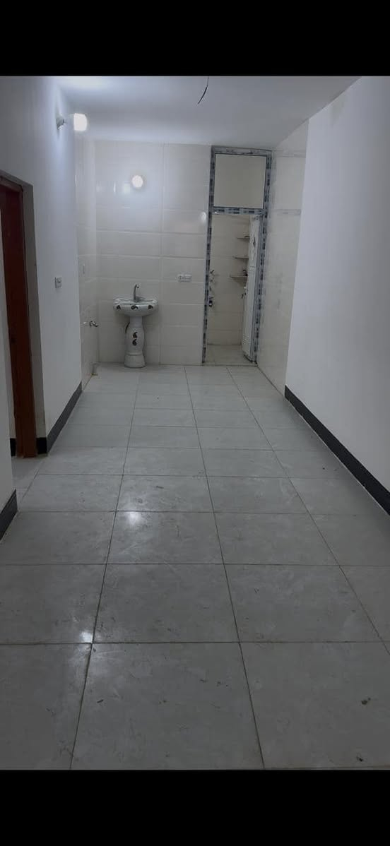 السلام عليكم
بيت للبيع في المحمودية حي السلام المربع الاول شارع الكرار سادس فرع على نفس جهة معرض الكرار المساحة 150 متر الوجه 6 متر والنزال 25 متر طابقين معزولة بشكل كامل بدرج خارجي مكون من كراج كبير واستقبال ومطبخ وحولي وحمام وغرفة نوم والطابق الثاني نفس البناء البيت مرمم جديد ونظيف جدا وجاهز من كل شي اذا تحب ادزلك الموقع راسلني واتس أب
السعر       170  مليون وبي مجال
هاتف      ***********
***********
