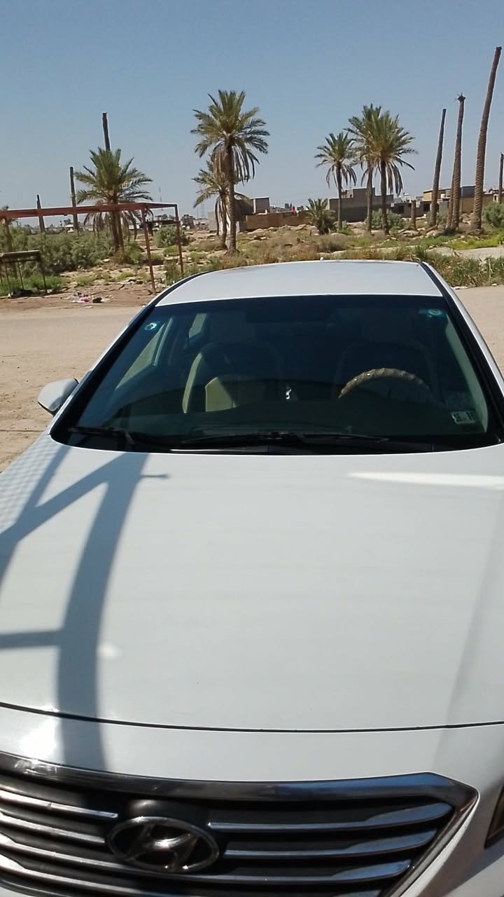 السلام عليكم ورحمة الله وبركاته 
سوناتا 15 أبيض بسمي محرك 2400 وارد امريكي كلين حادثها الجاملغ الامامي شبر بارد بدون دواخل وبيها بارد الچاملغ الخلفي وصبغ البنيد مصبوغ أثر فابلون تغليف والباقي كفاله من الصبغ والتبديل تحكم جهتين تبريد ثلج كامره اماميه وخلفيه شاشه مثبت سرعه ثلاث انظمه سبورت ايكو وعادي السياره خير من الله واحلى من الصور السعر 118$وبيها مجال وإذا مراوس سياره أقل من سعرها مكاني حله *********** @إشارة
