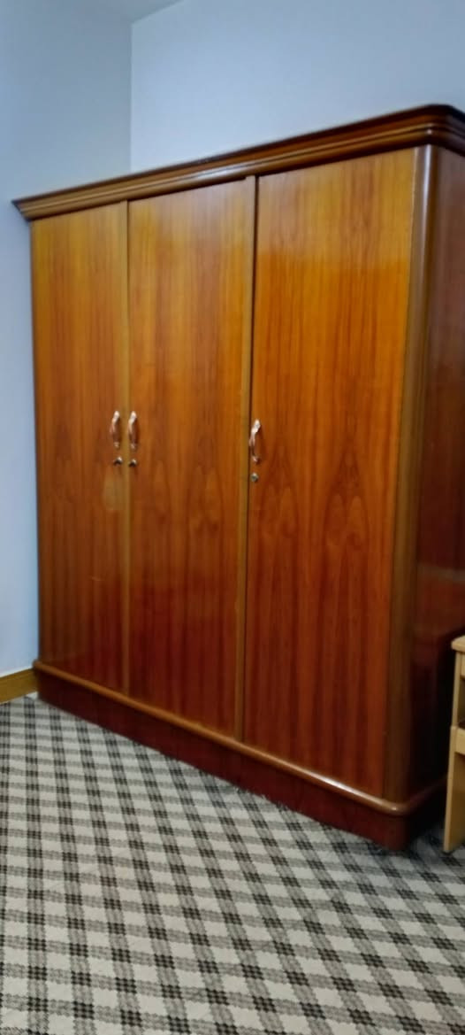 أغراض مستخدمة للبيع
كنتور تفصال راقي تسگام مع چرابي عدد 2
مع ميز مراية عدد 2


**إذا كنت صاحب هذا الإعلان وتريد حذفه لأي سبب، رجاءا أرسل رسالة إلى الدعم الفني**
