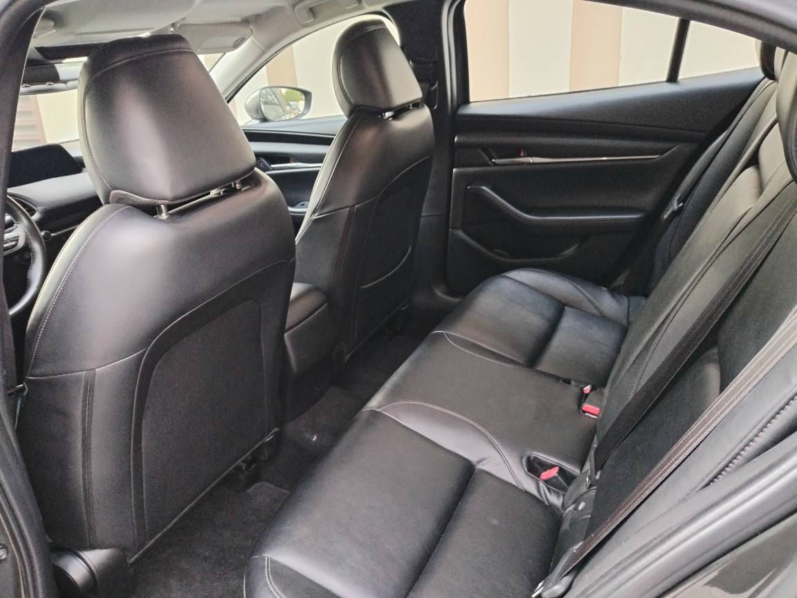 مازدا 3 موديل 2022 مه كينه 25 بى توربو بى ده بل ئه كسل .. بى بوياخ .. بى هيج ئيرباكيك .. .. 
كير و مه كينه و ته بريد به شه رت .
هه موو موا سه فاته كانى ديارن بيويست به وو تن ناكا   .         *********** 
للبيع مازدا 3 موديل 2022 محرك 2.5 سكاي اكتيف بدون تيربو بدون دبل اكسل و بدون صبغ ... بدون اي ايرباك  المواصفات معروفه بهاي السيارات  مايحتاج اذكر كلشي أربيل, العراق
