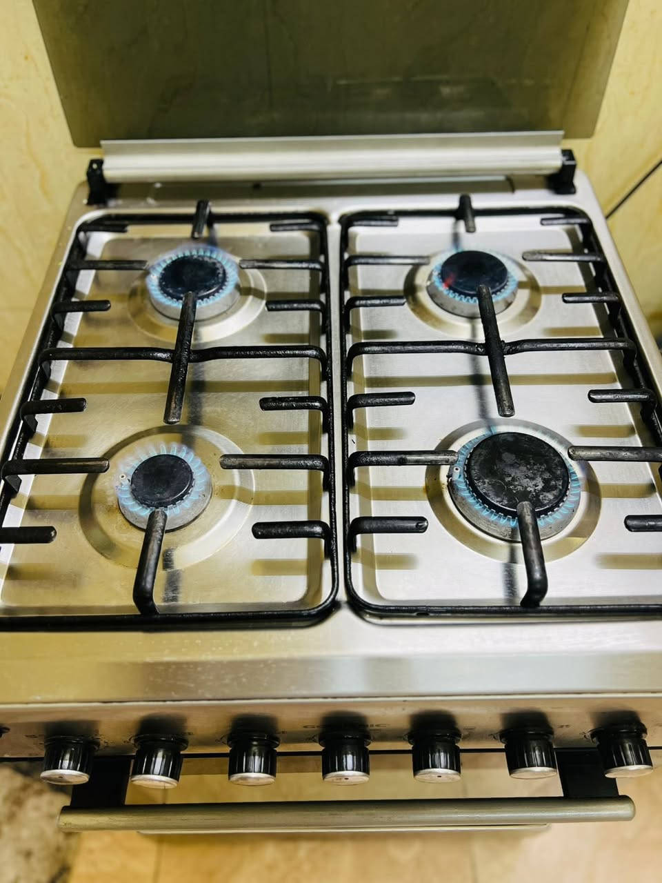 مرحبا
طباخ اربع عيون غازي 
ماركه جوسونك 
ماخذته  العام من مجدي مول ب٢٥٠ الف 
اعرضه بسعر ١٧٠ الف 
المكان عينكاوه ١٠٨


**إذا كنت صاحب هذا الإعلان وتريد حذفه لأي سبب، رجاءا أرسل رسالة إلى الدعم الفني**