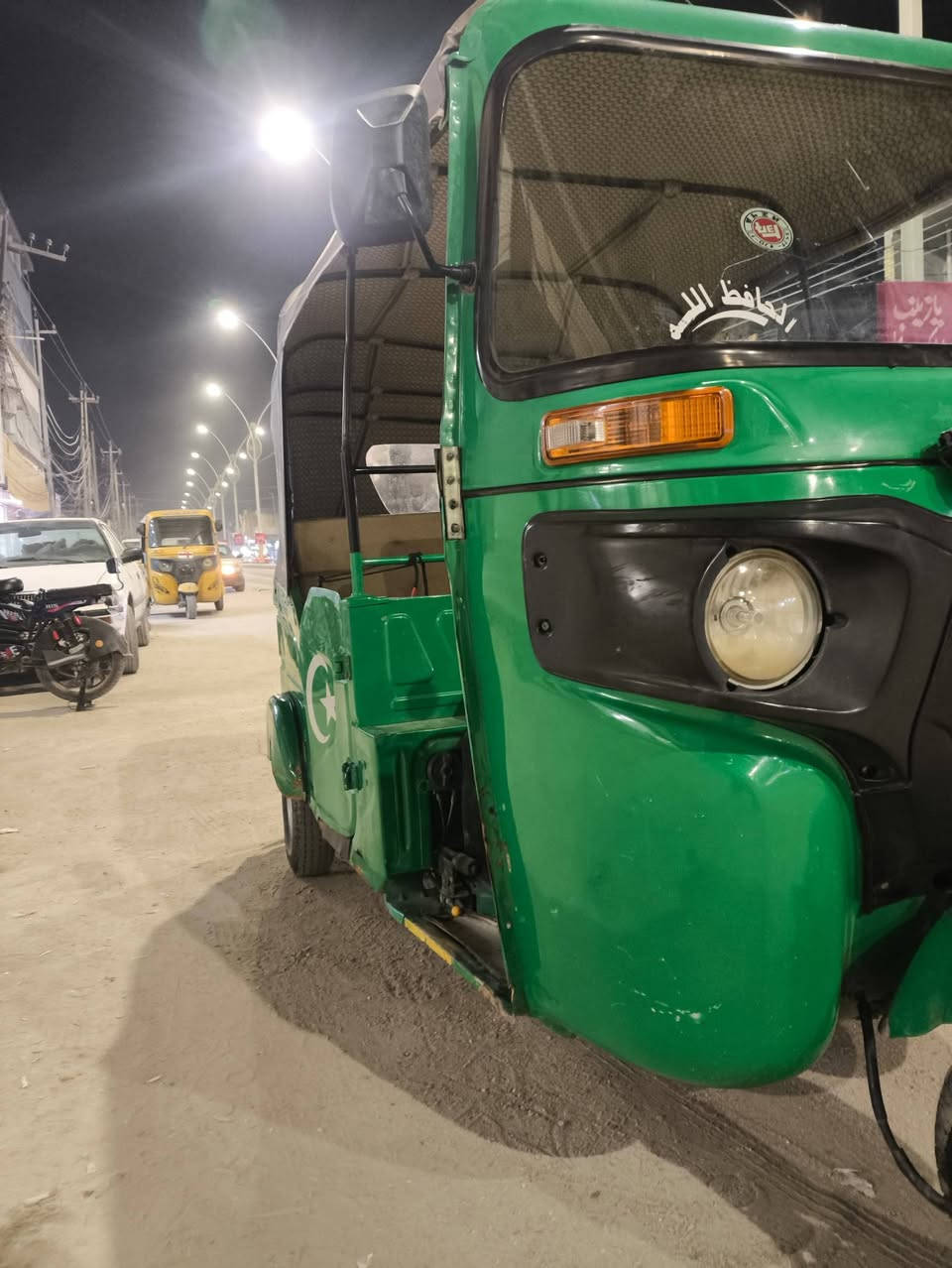 تكتك البيع واحد وعشرين رقم وسنويه انكليزي مداور ثاني يوم بيه ضربه لغد مارجع بارد وضربه بل بكلايت سعره 6/800مليون وبيه مجال المو شراي لا يتعبني رقم ***********
