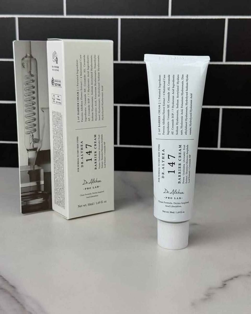 بكج الإصلاح المكثف والعناية المتكاملة للبشرة 
⬅️ كريم 147 من دكتور الثيا 
⬅️ كريم الريتينول A 313

فوائد البكج للبشرة:
• يعزز إنتاج الكولاجين الطبيعي بالبشرة 
• يساعد في معالجة حب الشباب واخفاء آثار الحبوب والرؤوس السوداء بشكل نهائي 
• يقظي على التصبغات العنيدة ويساهم في تقليل إنتاج صبغة الميلانين التي تسبب البقع والتصبغات في البشرة 
• يرمم حاجز البشرة 
• يخفف تهيج البشرة ويهدئها 
• يعطي نضارة قوية للبشرة ويوحد لونها 
• يرطب البشرة بعمق 
• يعالج التجاعيد والخطوط الدقيقة
• مضاد للأكسدة يحمي البشرة من الاضرار البيئية 
• يعزز صحة البشرة من خلال تركيبته الفعالة 

متوفر المنتج حصرياً الأصلي 💯 بغداد, العراق


**إذا كنت صاحب هذا الإعلان وتريد حذفه لأي سبب، رجاءا أرسل رسالة إلى الدعم الفني**