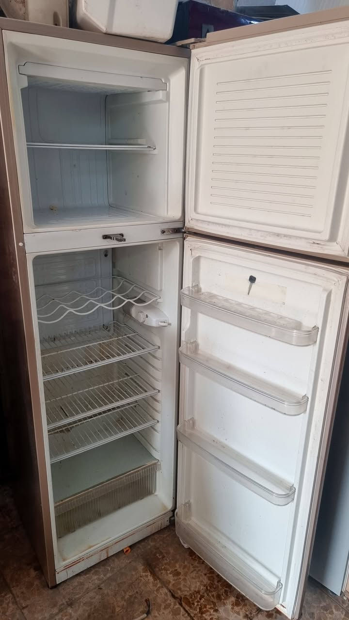 سلام عليكم
ثلاجه مستخدمه للبيع 

بلاديه ما داخله تصليح الثلاجه كلش نظيفه 

السعر 200 
***********
عنوان بغداد مدينه الصدر قطاع 21
