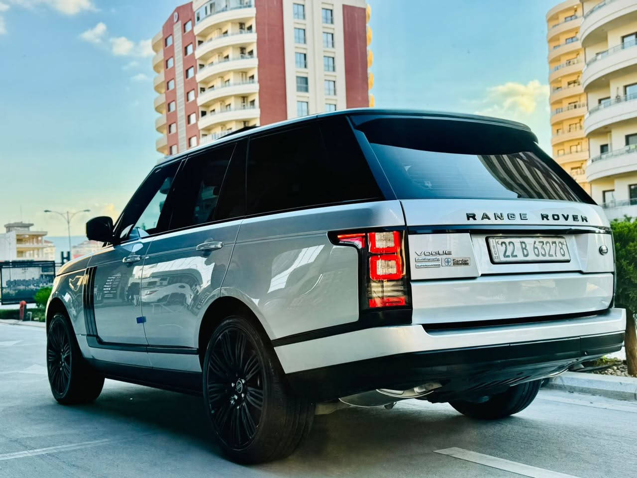 ﷽
RANGE ROVER VOGUE 2013 
▫️رانج رؤڤه ر مؤديل 2013 ڤؤگ ئوتو بايوگرافي
🔹مواصفات خليجي وكالة شريكة سردار✅
🔹 فول مواصفات مواصفات بلاك زمان دولي

◻️محريك V8 5.0L تمانية سلندر سوپر جارج مرغوب
🔹گير و محريك بشرط فحص
بدون صوت و بدون صرف بدون خلل
🔹ماشية  109 الف حقيقي

◻️ سيارة مكفولة كفالة عامة بدون صبوغ  
🔹سيارة جديد حيل حيلوة نضيفه 📦

◻️مواصفات فول اوتو بايوگرافي معروفة
🔹{ بصمة - پانوراما - داخل كريمي - رادار -  دوسات كهربا - خمس كاميرا - ثلاجة -  صندوق شفت - باب صحب - كشنات DVD - كشنات تتفيئة و تبريد - كشن مصاج - كشن و ستيرن خزن - ستيرن تتفيئة - بغاغ لايت - مراي شفت - تبريد مركزي - بعد }

◽️اربع تاير ويل جديد ويل بلاك
🔹دبل و جوبليسات كل بشرط
🔹سيارة شرط بدون اى نواقص گير و محرك و حدادي و كاهرباى كلة بشرط
🔹سنوي و رقم و هزة جديد سنوي بأسمي
🔹 نفسي يوم / تحويل و كاله حاظر
🔹 مكان_🌆 سليماني

◽️سعر_ 248$ 🔐🔥🔥
◽️موبايل_ *********** ::: ***********
____________________________________
