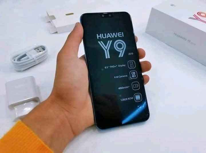 جهاز Huawei Y9 2019:
قوة الأداء وشاشة بلا حدود! 📱
احصل الآن على Huawei Y9 2019 
 الجهاز الذي يجمع بين التصميم العصري والأداء القوي.
أهم المواصفات:
الشاشة: 6.5 بوصة بدقة FHD+ لتجربة مشاهدة سينمائية.
المعالج: Kirin 710 ثماني النواة، مثالي للألعاب والتصفح السريع.
الكاميرات: 4 كاميرات مدعومة بالذكاء الاصطناعي (خلفية مزدوجة وأمامية مزدوجة) لعزل احترافي وصور سيلفي رائعة.
البطارية: 4000 مللي أمبير تدوم طويلاً معك طوال اليوم لان بطاريه من هواوي.
يدعم تشغيل الألعاب بكفاءة عالية.
سعر اقتصادي ومناسب جداً مقابل القيمة.
السعر 95 الف 
العنوان 
بغداد زيونه الربيعي خلف كراج مقابل مول دريم ستي 
جمله ومفرد 
توصيل كافه محافظات 
*********** بغداد, العراق
