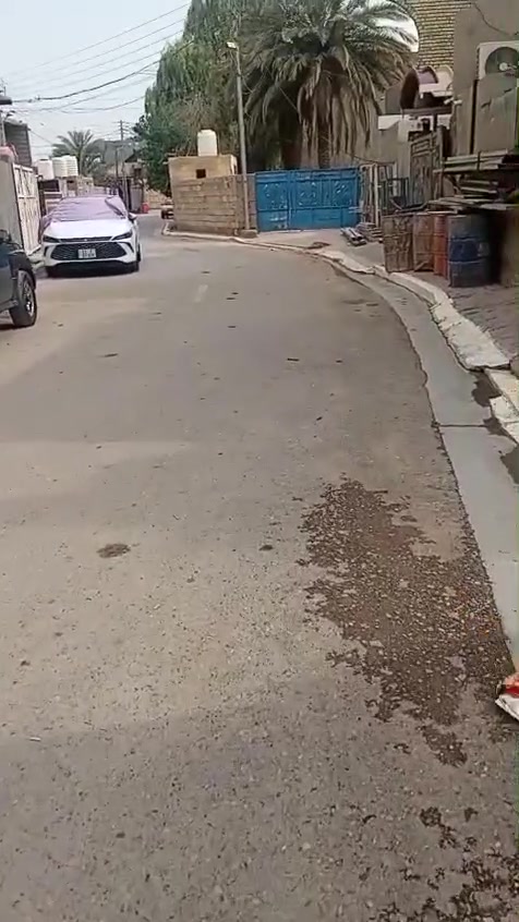 بيت للبيع في العاصمة بغداد !!
البيت كامل متكامل 3 غرف وحدة سقف ساندويش بس عزل كامل 

غرفتين سيراميك مرمر لبخ كامل و المطبخ سيراميك كامل و استقبال خير من الله 

الطرمة صبة ناعمة و الصالة و الاستقبال صبة زبد و الحمام مطبك كاشي درجة أولى 

البيت جاهز من كلشي مجاري و كهربائيات كامل و المنطقة تبليط و ماكو باب مقابلك و تعال بنص الشتاء قطرة مي ما تلكة بالشارع و سطح مسلح و بيتونة جبيرة تكفي أغراض و الغرفة الفوك عملاقة و كله كدامكم 

العنوان 📍: بغداد - بسماية - قرية عشرة خلف ملعب ابو هند 

للتواصل واتساب : ***********
