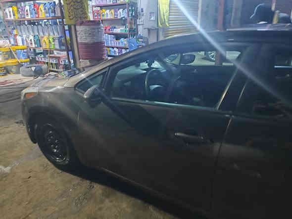 السلام عليكم 
فورتي  موديل. 2017 امريكي 
مكينه 2000 دوش المرغوب 
حادثه كلش خفيف قبق البانزين 
حره سياره مخلصه مدتها. تبريد
تحكم استيرن. 3وظعيات قياده 
شاشه كامره دواره 
زنون أمريكي
السعر107وبيها مجال
***********
