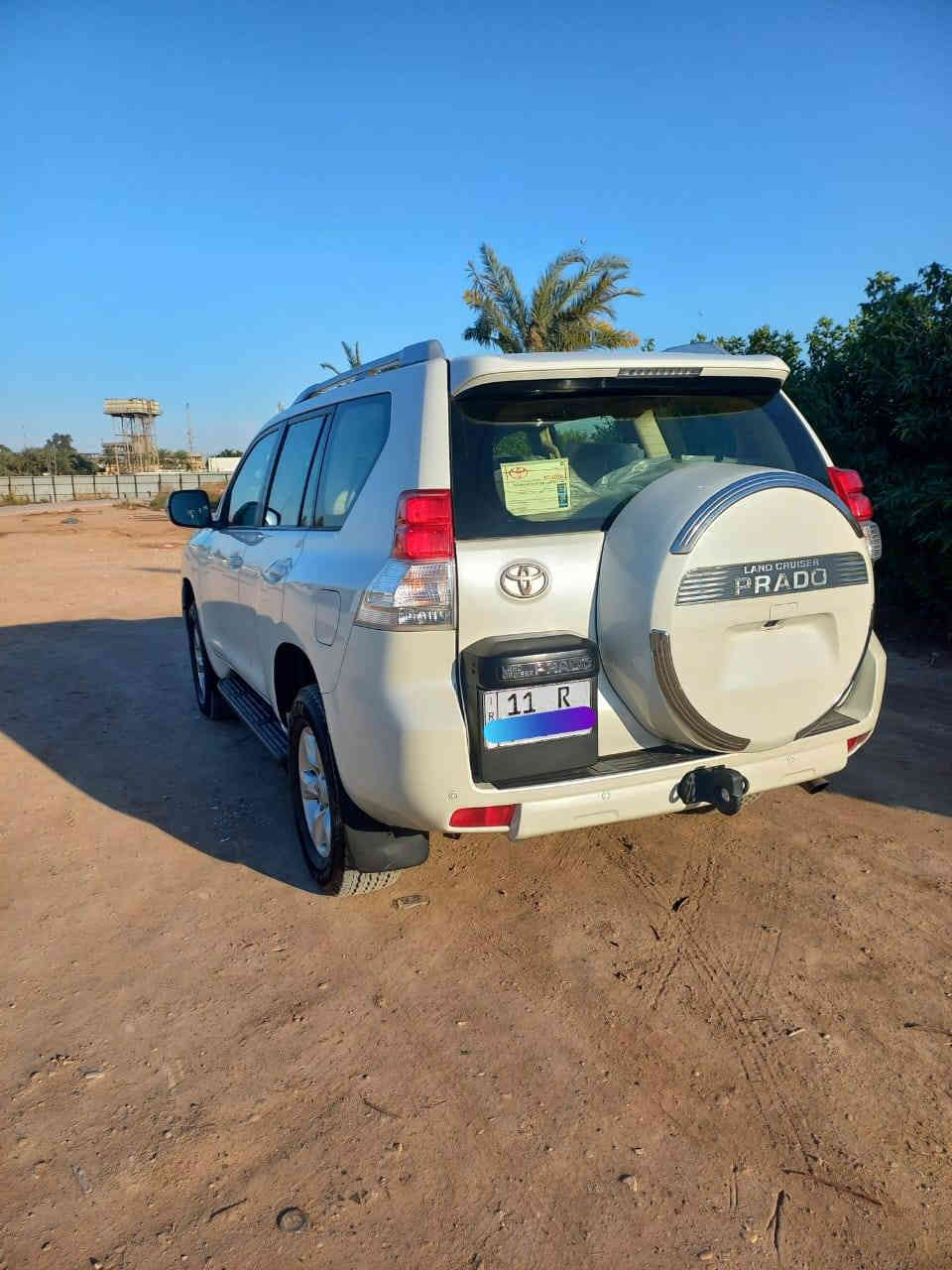 تحيه طيبه 
للبيع برادو 2013 كويتي محرك V6 
محرك كير صدر كفاله على وضع الشركه 
تخم تاير جديد رقم بغداد بسمي سنويه ل 30 هزه جديده ماشيه 98 حقيقي  
داخلها طك كارتون ما ناقصها اي شي 
فتحه تبريد 3 قطع ثلاجه 
بيها تكحيل بخشم الجاملغ  كد نص اصبع 
وبيها بارد بل باب الخلفي شي قليل جدا 
السعر 288 وبي مجال 
مكان السياره واسط العزيزيه 
***********
