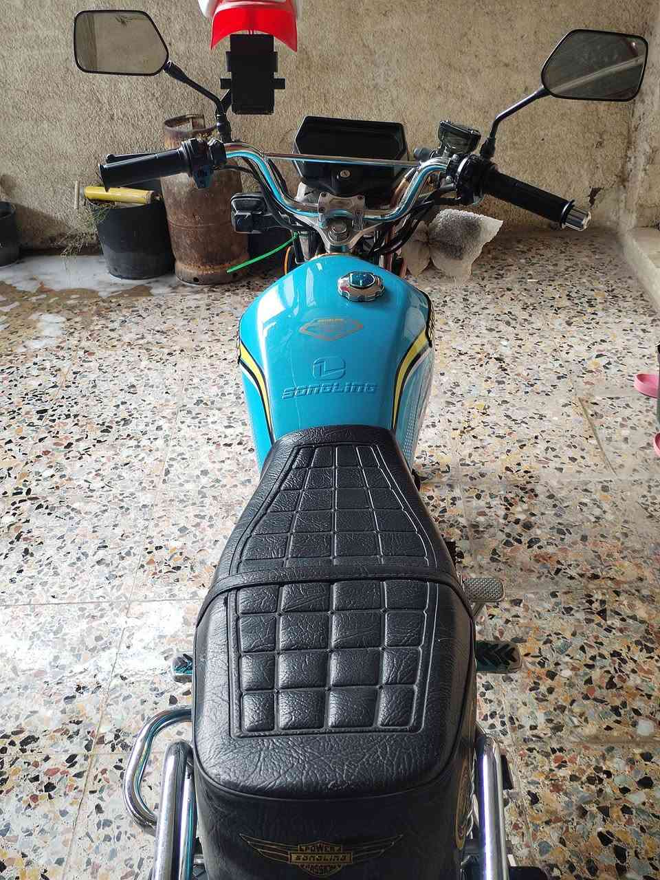 السلام عليكم
دراجة songling موديل2025 للبيع محرك 200cc
صالنصة كاتم الكتروني كلة شغال كلشي ما تحتاج ماشية بس 1800 الدراجة مصارلهة بالشارع اقل الشهرين كلشي بيهة جديد عدا الكلوب بس كسر بسيط بس شغال 
السعر 800 بي مجال بسيط 
المكان بغداد المحمودية 
رقم ***********
