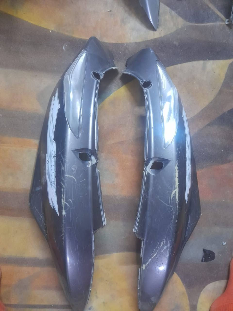 السلام عليكم 
عندي هذني كفرات مستخدم نظيف للبيع 
بغداد الحبيبية الاستكشافات ماكس ثعلب 140 
***********
