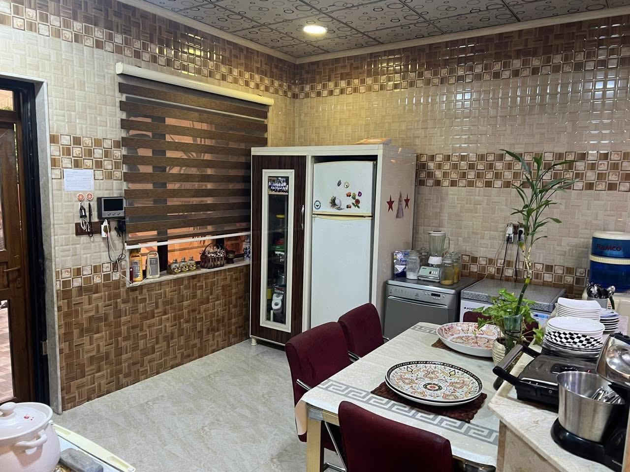 دار للبيع في مزارع بيت حديد
المساحة : 220 متر ، واجهه : 14 متر 
طابق واحد فقط ، اتجاه : شروق  ، بناء 2015 

 يحتوي على : ( كراج ، مطبخ حار ، مطبخ بارد ، صالة ، استقبال ، 3 غرف نوم ، صحيات ، مناور ، بيتونه كبيرة )

 صنف العقار : زراعي بستان ملك صرف

🔺 السعر : 160 مليون قابل للتفاوض 

للاستفسار المراجعة مع مكتب المميز لتجارة العقارات او الاتصال على : 
***********
***********
***********
***********

عنوان المكتب : العراق - موصل - حي الصديق - سايدين بعويزة - مجاور مرطبات البحرين .
