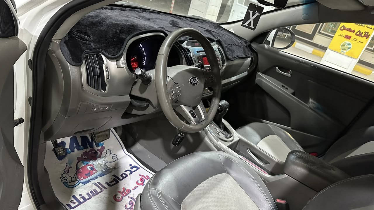 سبورتج 2017 خليجي مكفولة  بيها بسيط جدا بالهلال الامامي محرك 2400 دوش مفتوح ماشية 125 فورويل قطعتين تبريد مري شفط لد امامي يدات نيكل سايل بريك بالرجل السعر 158 وبيها مجال بسيط مكانها بغداد ناحية الرشيد معرض الشارقة لتجارة السيارات الحديثة للاتصال ***********
