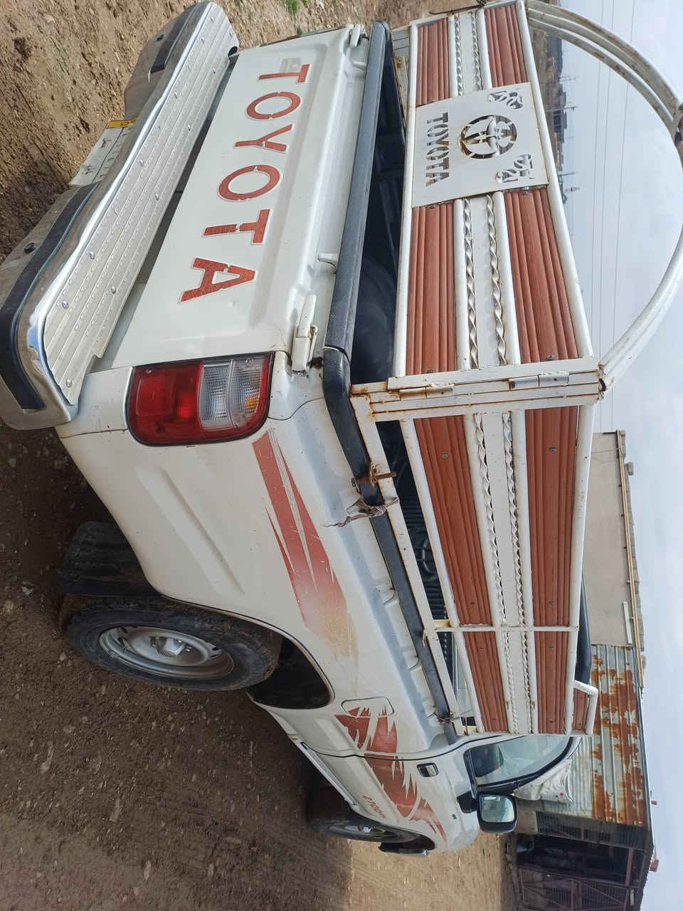 السلام عليكم للبيع بيكم مديل ٢٠٠٤ رقم بابل وكاله عامه بأسمي تحويل ثاني يوم هزه جديده سنويه نهايه ال٢٠٢٧ سياره مكفوله عدا شبر صبغ موضح بل صور كير محرك شرط حداديه جديده سياره حلوه ونضيفه السعر 110 وبيها مجال مكان السياره موصل سنجار قرية بئر قاسم ***********/***********
