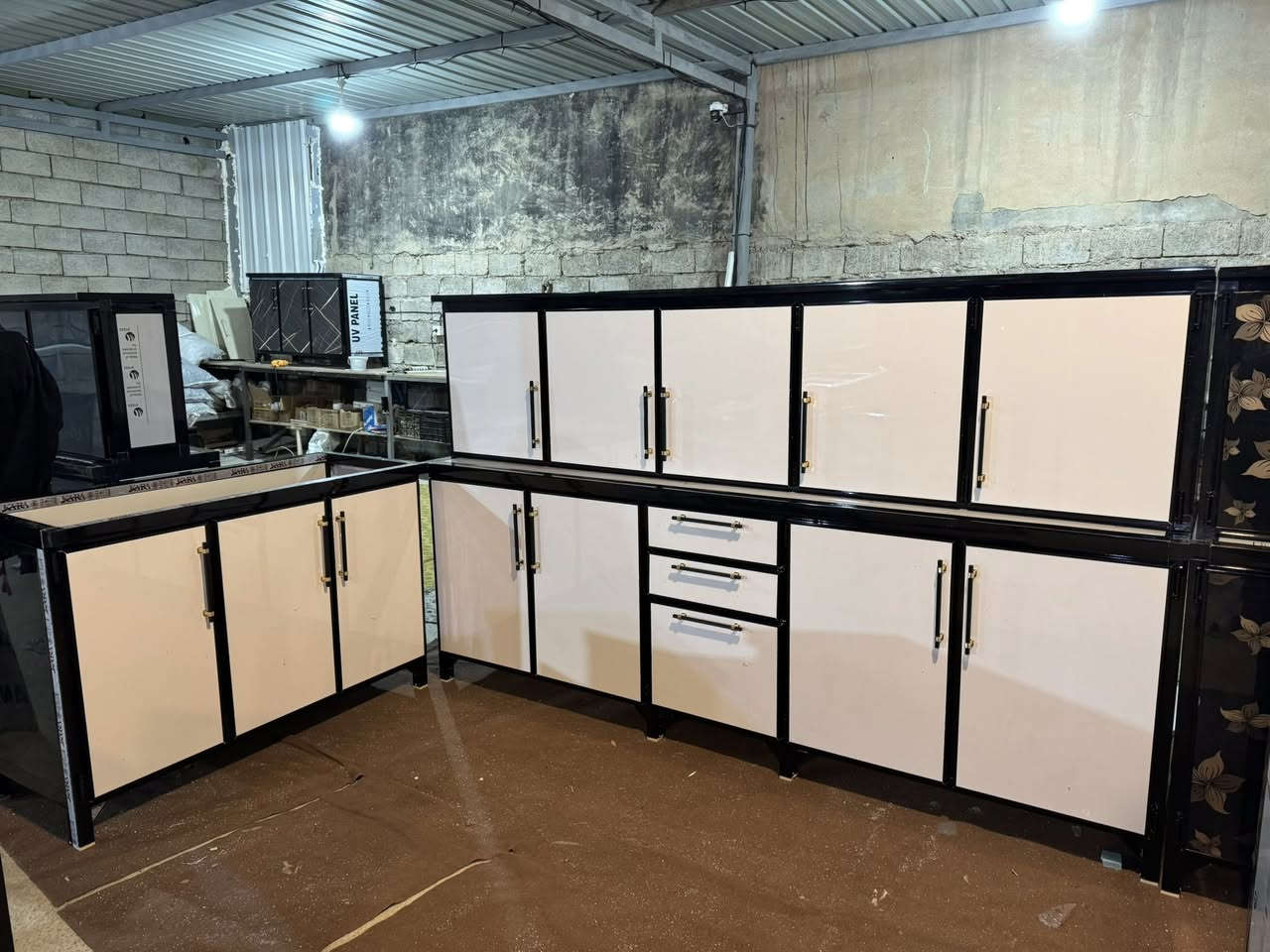 سلام عليكم يوجد كاونترات جمله وا مفرد (مترين وا مترين نص )كركوك ***********
