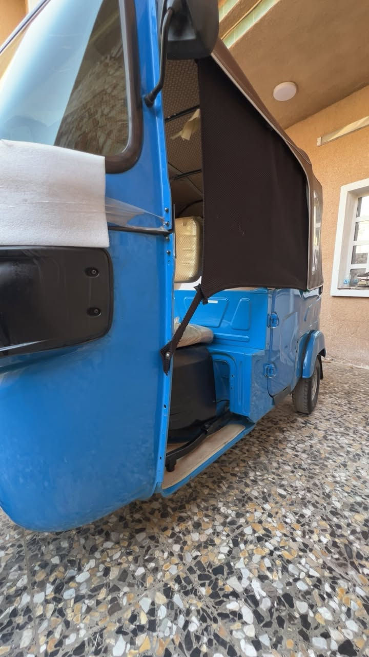 سلام عليكم شباب تكتك 22 شهر 5 رقم وسنويه تحويل التكتك مجفته تجفيت شركه ومصبوغه داير دوس جماليه السعر ب 8ونص وبيها مجال عنواني حي اور رقمي*********** ب اي وقت تحب تجي هلا بيك
