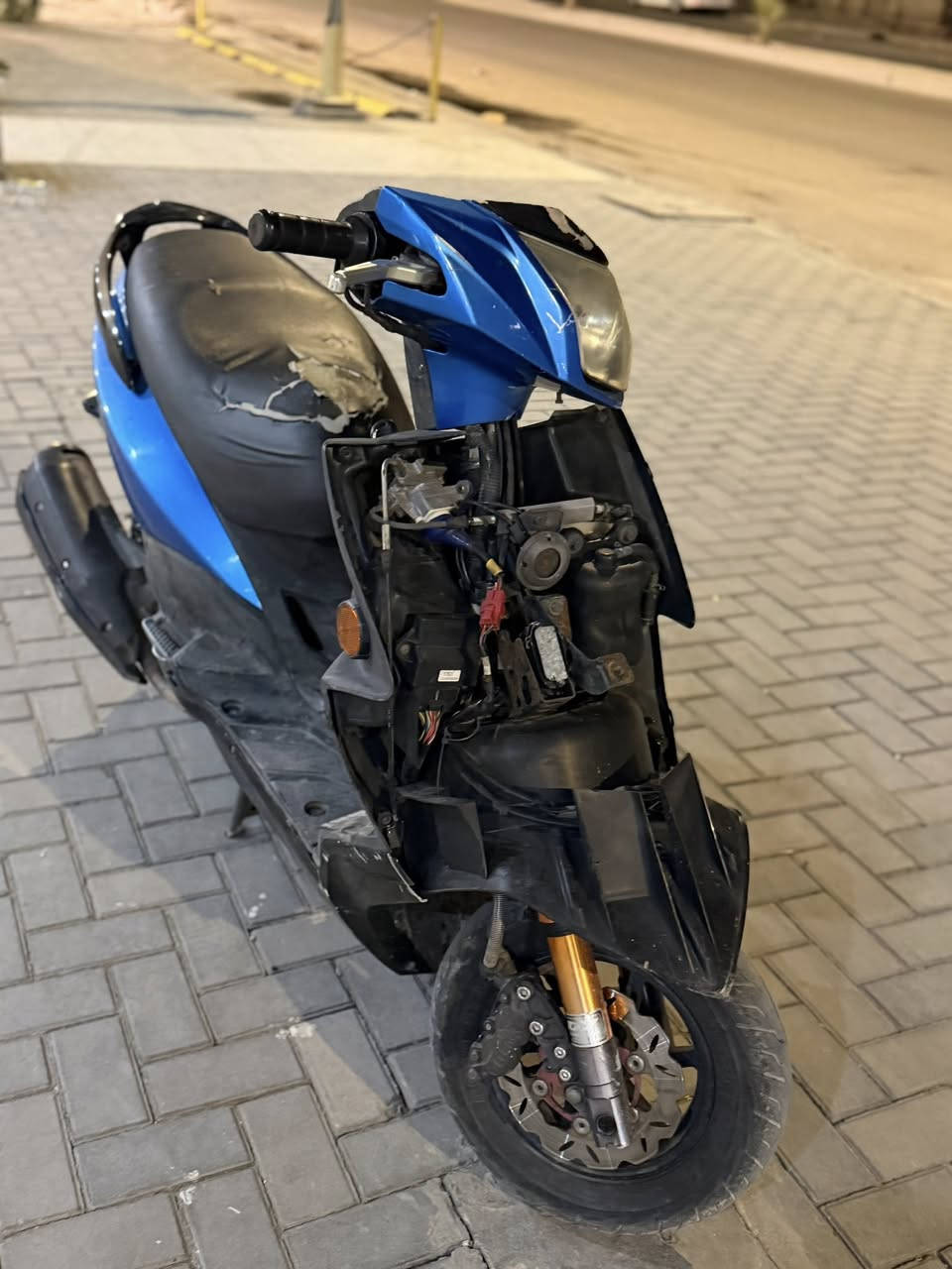 سلام عليكم جي تار مزوده تزويد حلو بيه دبلات خلفي وفراك وبيه دبلات امامي وفلنجه وفج  ملقط ويدات  بريك  نقصه بجمه موجود بس مكسر  المكان كراده السعر ٧٥٠  الرقم ***********
