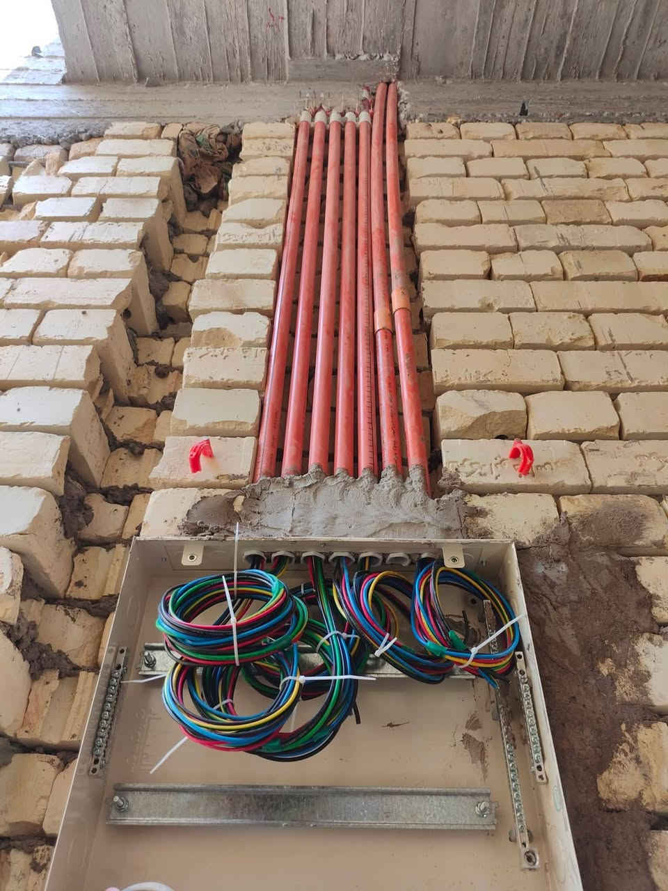 كهرباي متفرغ وعملي يقيمني ***********
