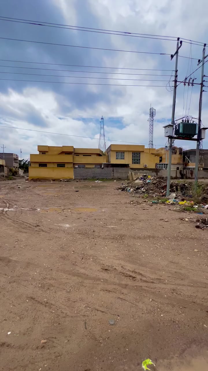 انتباه ‼️‼️
قطعه ارض تجاريه للبيع المساحه ٤٠٠ متر مربع.٢٠في ٢٠ مع فضله اضافيه داخله مع القطعه ١٠٠ متر . سند مستقل تحويل مباشر من المالك  الشرعي   القطعه تجاريه. ركن عل شارعين الاول  المحيط الرئيسي شارع ٣٠ متر  والثاني الشارع الفرعي. ال١٥ متر  النافد علي شارع الدجيل  مطله مباشره عل شارع المحيط  الرئيسي . تصلح للاستثمار التجاري..
للاستفسار أكثر الاتصال عل الرقم ***********
