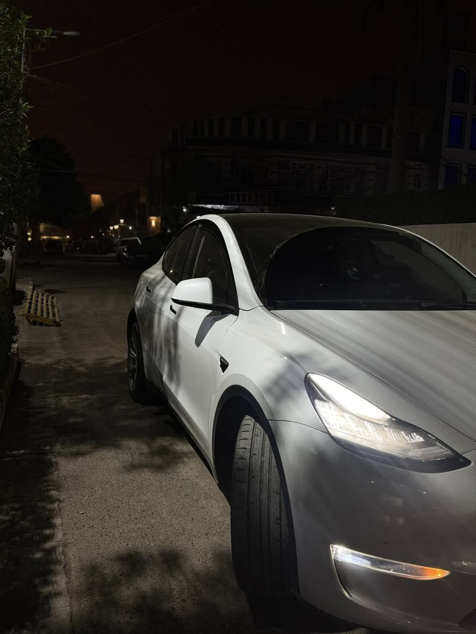 السلام عليكم
تيسلا Y 2023 
دبل ماطور لونك رينج 🚀
السياره جديده ماشيه 13,000 كيلو متر 
دخول جديد على ايدي 
حادثها بابين وجاملغ 
ايرباك برده 
مواصفات التيسلا المعروفه 
وياها شاحنه ضمان ٣٢ امبير 
محبس تيسلا وكارت وفون كي 
السياره طبعا اونلاين 
وبالعافيه على الياخذها 
السعر 200$ قفل 
مكاني بغداد مقابيل جامع النداء 
***********
