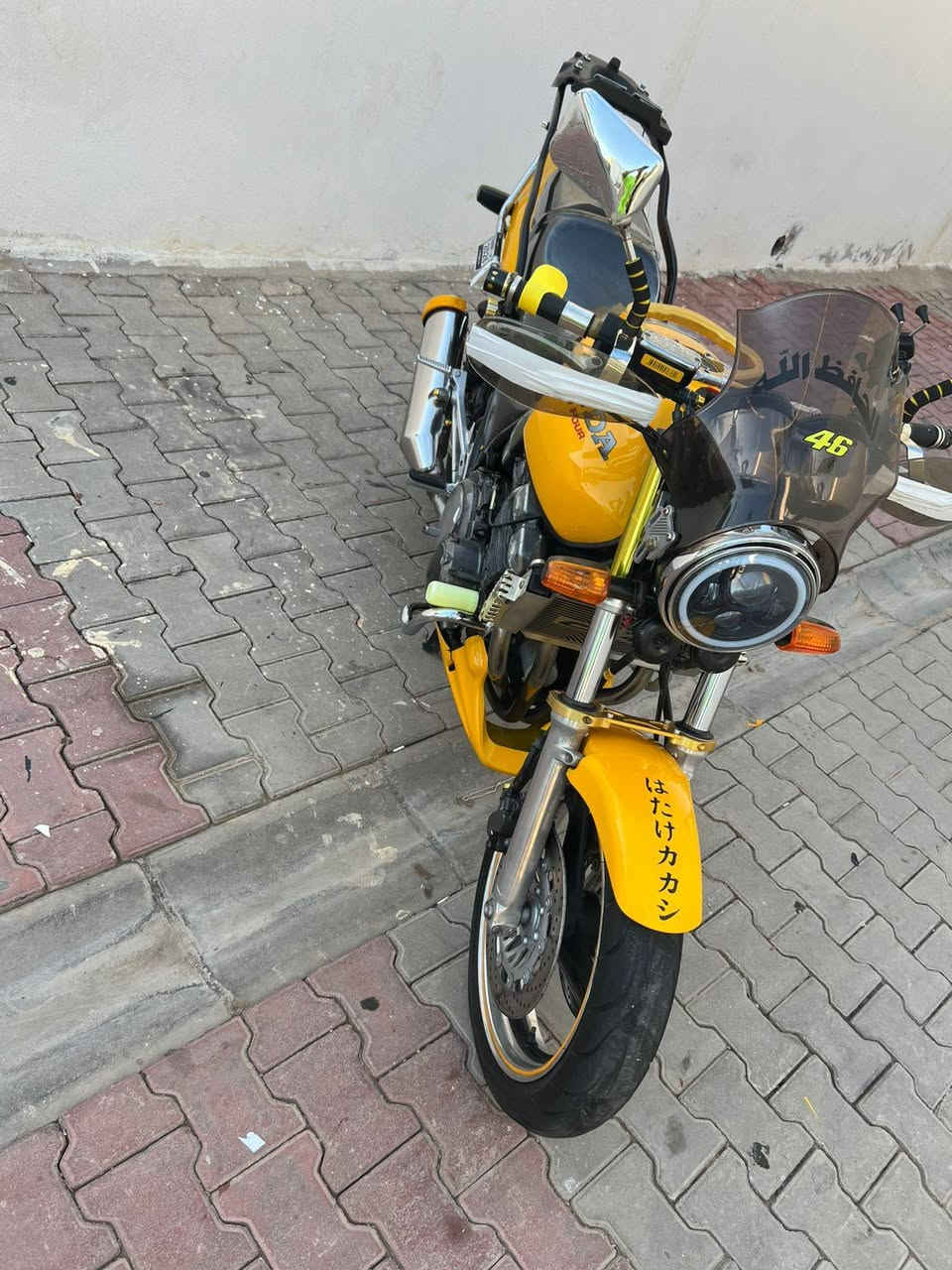 سلام عليكم
CB400 
جيل اول 16 ولف  كفاله عامه بعدهه عله وضع شركه متصرف عليها لو ربع  بدون اوراق وبدون رقم  سعر 18  عنوان رمادي تاميم***********

