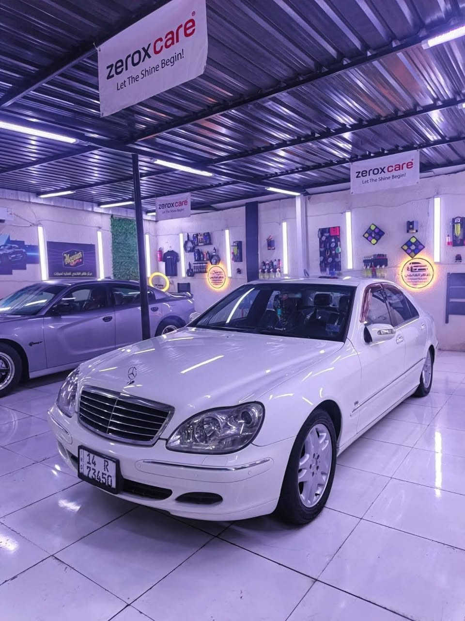 السلام عليكم
السعر 135 وبيها مجال للشراي 
بدون صبغ بدون صبغ لحد يقارنها بالمصبوغات عام ولا بالمضروبات
 مرسيدس غواصه موديل 2003 اصل بالسنويه 2002  السياره بأسمي رقم انكليزي  حجم S 500 مكفوله كفاله عامه من الصبغ والضربه  شرط حته الدعاميات بدون صبغ وارد يابان 
السعر 135 وبيها مجال قليل حك الجيه والي يكول هواي اكو هواي بالسوك كلشي موجود 

محرك  كير مكفولات ⁦
تبريد 3 قطع 
شاشة اعطال
 داخل جديد  كهرباء 
لايت زنون 
 مري شفط
ويل 17 بلادي  
حساس مطر  
 وضعيات قياده سبورت وعادي واوتو
 زراك لايت شغال
 لايت داينمك مع حركة الستيرن تجاوي خلفية كهرباء قلابه 
 برده كهرباء
 سلايد روف
 ربع جوبلسات تصعد وتنزل حسب رغبة الشخص
 كير ثلاث وضعيات
 كشنات هيترات مع كهرباء
 كشنات خزن ميموري 3 وضعيات
 المرايا الجانبيه تنطبق عند قفل السيارة 

 تحكم ستيرن جهتين 
ستيرن كهرباء 
مكان السياره البصره 
للأستفسار ***********
