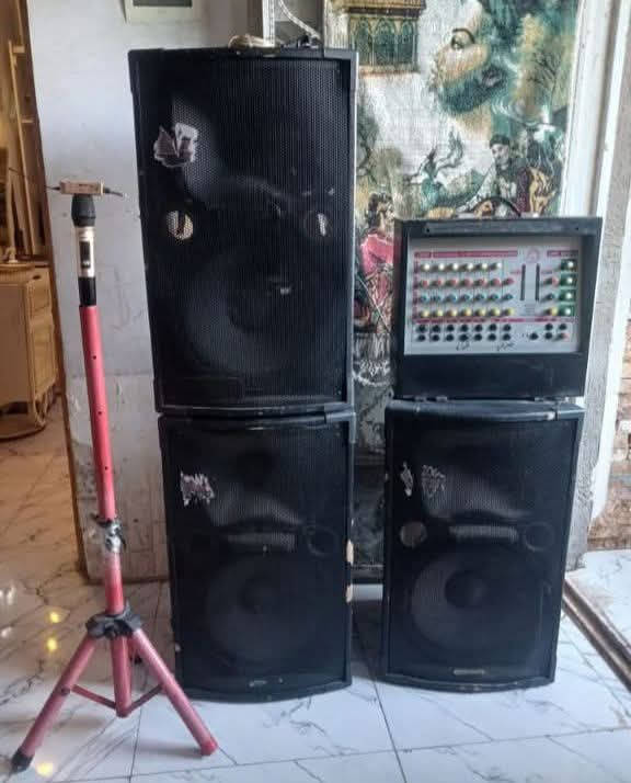 جهاز جاكسو خطين و٣ سماعات حجم ١٥ لبه فرديه وستان ١ ولاقطه لاسلكيه تفاصيل بلمقطع
السعر ع خاص او اتصل ع رقم المكان بغداد المعامل ***********
