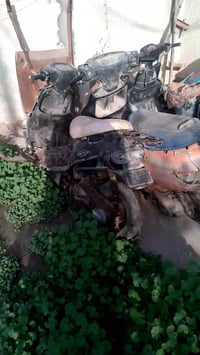 شباب ذني 3 دراجات كوم حديد ابيع كلمن وحدة او كلهن سوة عادي + يوجد غراض...