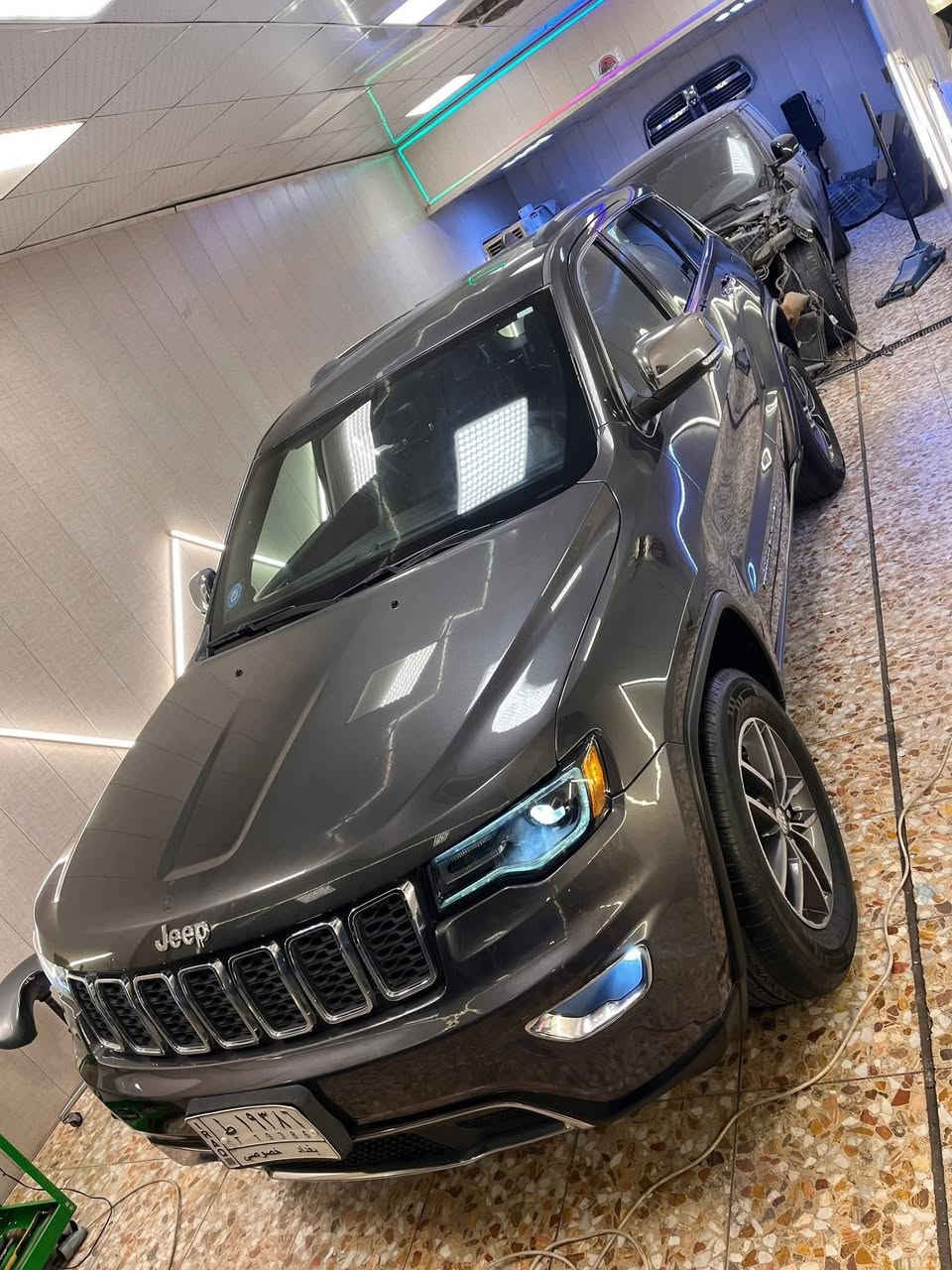 السلام عليكم
2018 لمتد 

مواصفات 

بنوراما 
جنطة كهرباء 
حساس خلفي 
توقف ذاتي
كشنات جلد 
تدفئة وتبريد كشنات 
مري قلاب 

حادث جاملغ امامي بدون ايرباك 

رقم بغداد بأسمي 

السعر المطلوب 250

للاستفسار ***********

مكان السيارة السيدية
