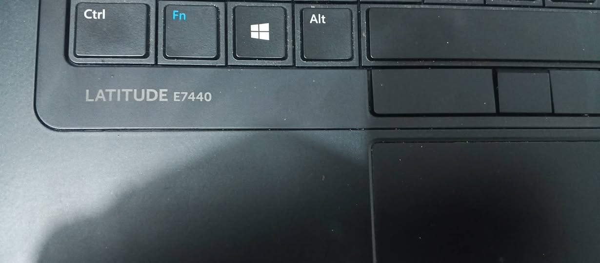 سلام عليكم
لابتوب Dell LATITUDE E7440 نظيف جدا استعمال قليل
نظام ويندوز 11
التخزين ssd SATA 128GB سريع الإقلاع قابل للتطوير 
المعالج i5 الجيل الرابع
الرامات 8 گيگا قابل للتطوير
الشاشة مقاس 14 بوصة مريحة للعين
يحتوي على جميع المنافذ الأساسية بدون الحاجة التحويلات
مع ملحقاتها البقية منها ( الشاحن ، الكارتونة )
يناسب للناس الي تحب الألعاب البسيطة
و الدراسة والعمل على اغلب المشاريع

السعر 200 الف وبيها مجال 
للاستفسار واتساب ***********
مكاني ميسان
