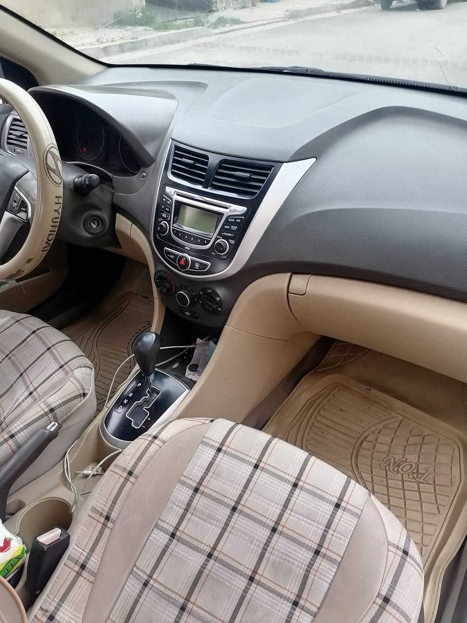 السلام عليكم
للبيع اكسنت موديل ٢٠١١ خليجي رقمهه ديالى لون ابيض مكينة حلوة لا تنقيص ولا تبخير
والتبريد ثلج وبيها طخات بسيطة بدون دواخل واكو تكشير بالبنيد  
العسر ٩٠ وبيهه مجال 
رقم الهاتف ***********
