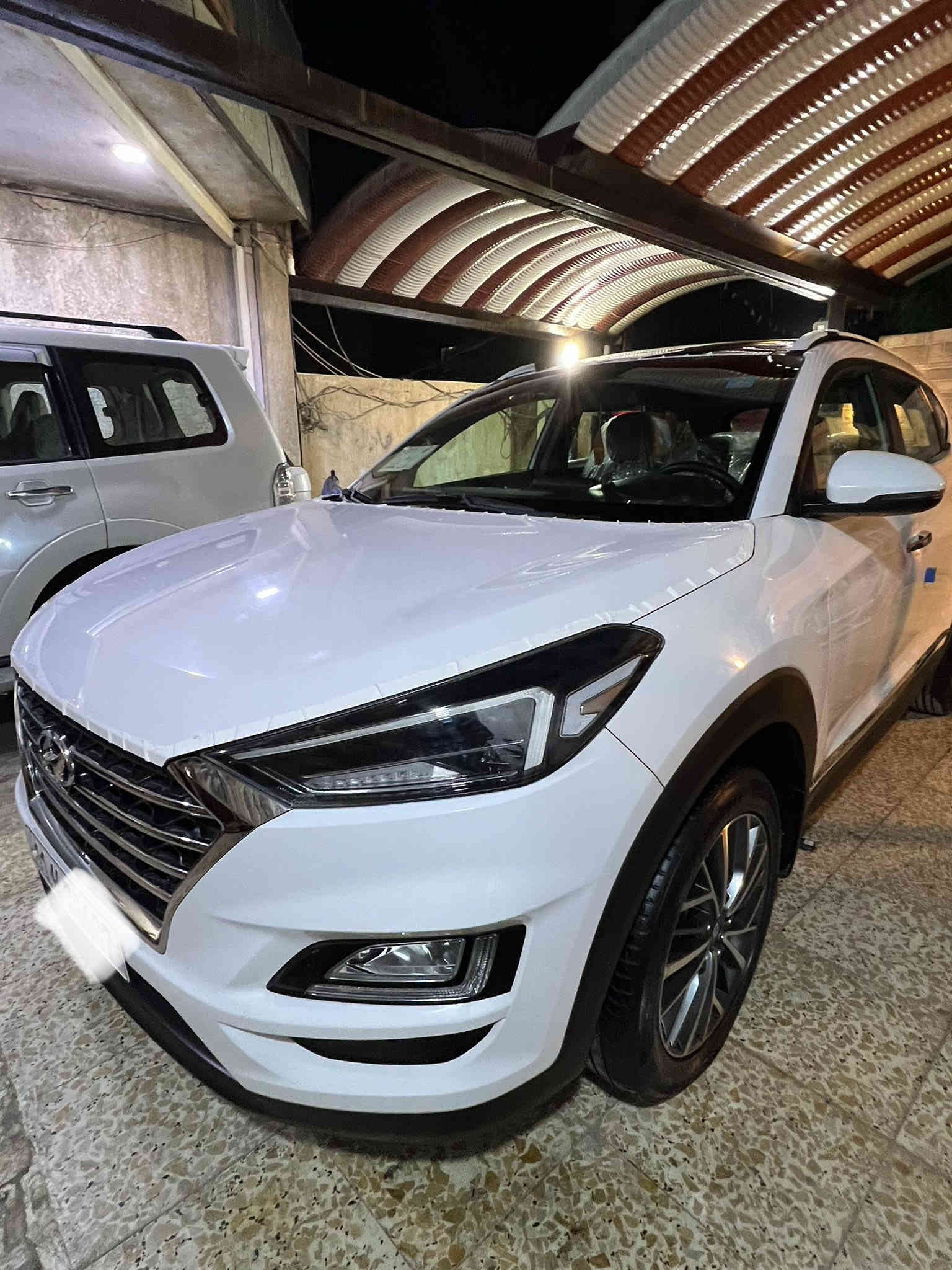 السلام عليكم 
توسان 2019 شركه الكاصد كوري اصلي سياره وضع الشركه 
بعدها مكفوله كفاله من الصبغ والبارد والشخوط ماشيه 33 حقيقي سياره بعدهه زيرو لزكات الشركه ونايلون شركه بعده بيهه بصمه لاخ بعدهه مامفتوحه كتلوكات شركه بعده سبير والعده بعدهه مانزله سياره كلهه وضع شركه مكينه كير صدر كله بعده عل شركه سياره فول الفول اعله فئه بل توسان رقم بغداد الجديد دوالي هزه جديده وسنويه بسمي جديده اتصال *********** مكاني بغداد
