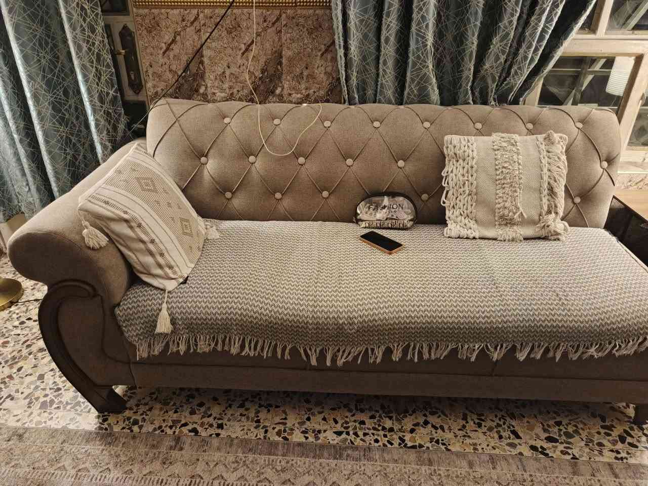 للبيع تخم قنفات ١٠ مقاعد مع غرفه نوم تركيه اصليه عنوان بغداد البنوك اتصال او مراسله ***********

