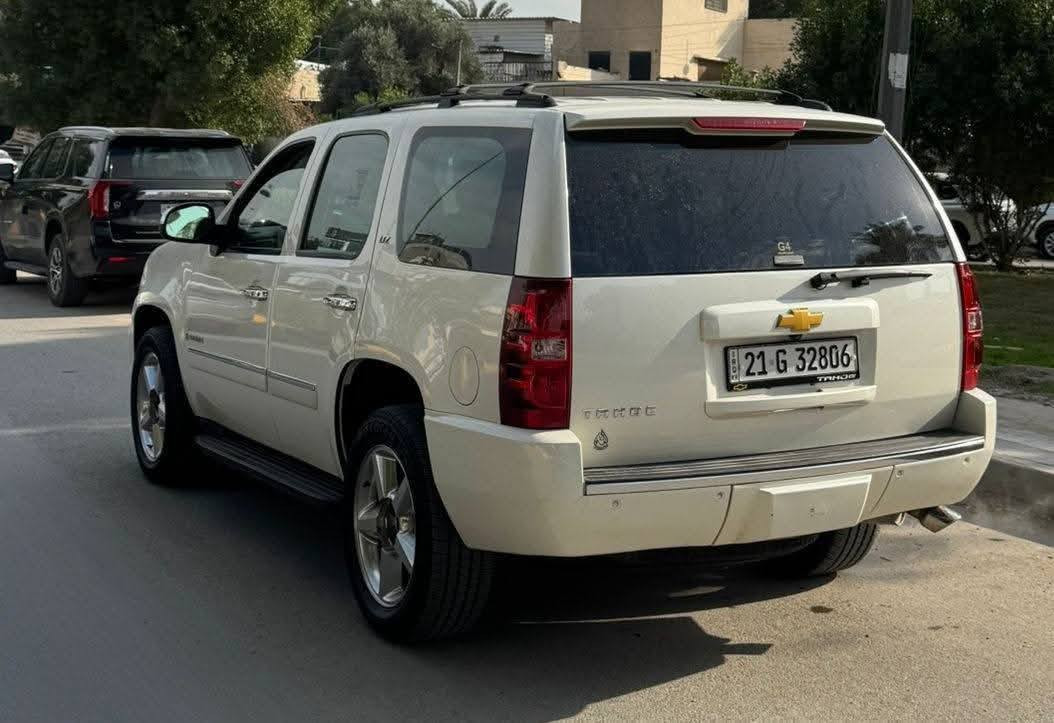 تاهو موديل 2012 LTZ
ماشيه ١٠٠ الف ميل حقيقي 

كامل المواصفات 

شاشه وكامره اصليات 

شاشه بالسقف 

جنطه كهرباء 

وهواي مواصفات معروفه بيها 

السياره وراد امريكي بدون حادث 

بالفحص بيها طلع الجنطه ممطابق الكود 

وباب السايق والصدر فقط مفتوحهزالبراغي فقط

بدون صبغ 

كامله بدون نقص

مكان السياره بغداد اليرموك 
رقم صاحب سيارة *********** 
فقط اتصال غير متواجد عل الفيس
