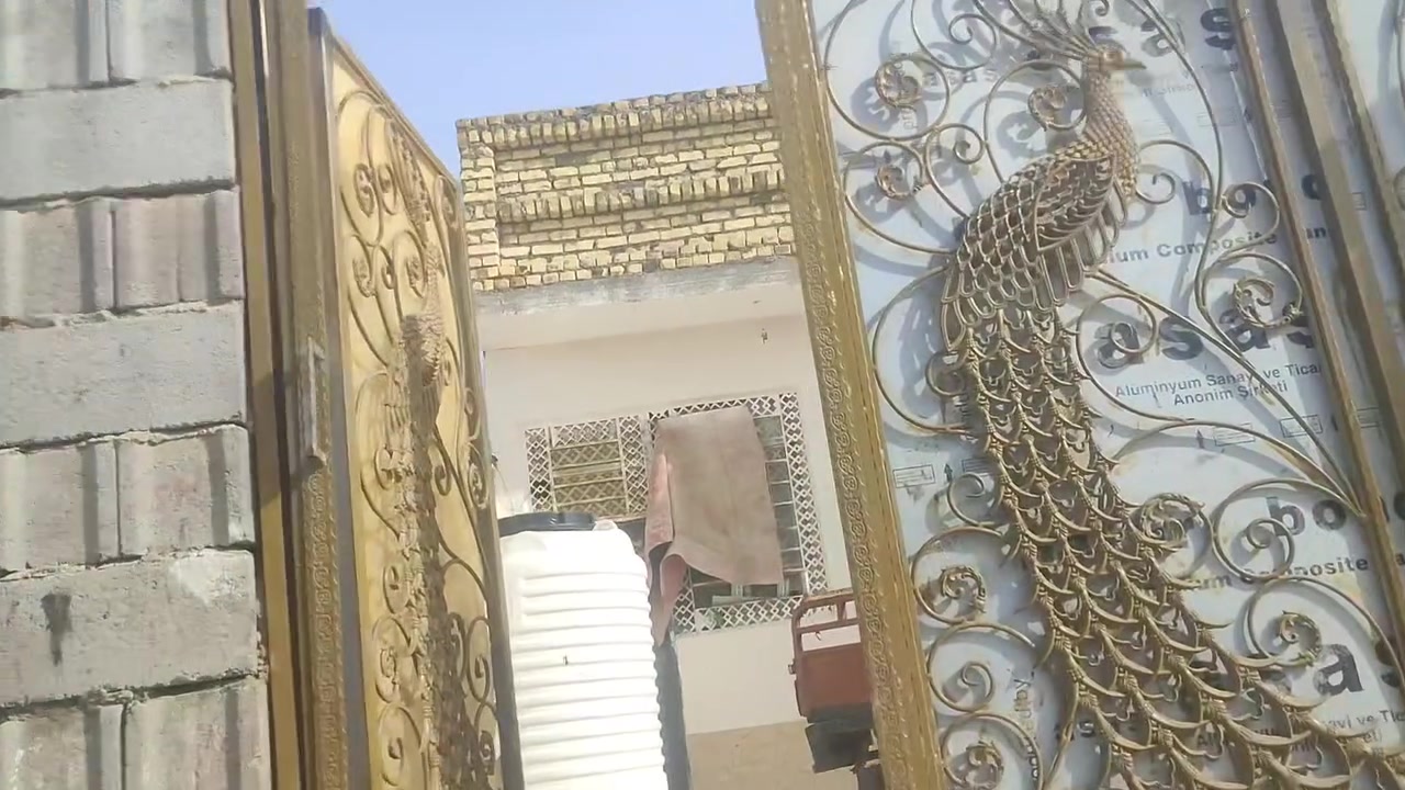 بيت البيع 200 متر ديوانيه 7 مطبخ 4x4 غرف عدد 2
5×4 صحيات داخليه وخارجيه صاله x 4x6 منور العنوان كرمه علي الخيط السده العاليه قرب جامع الغدير الاستفسار

***********

