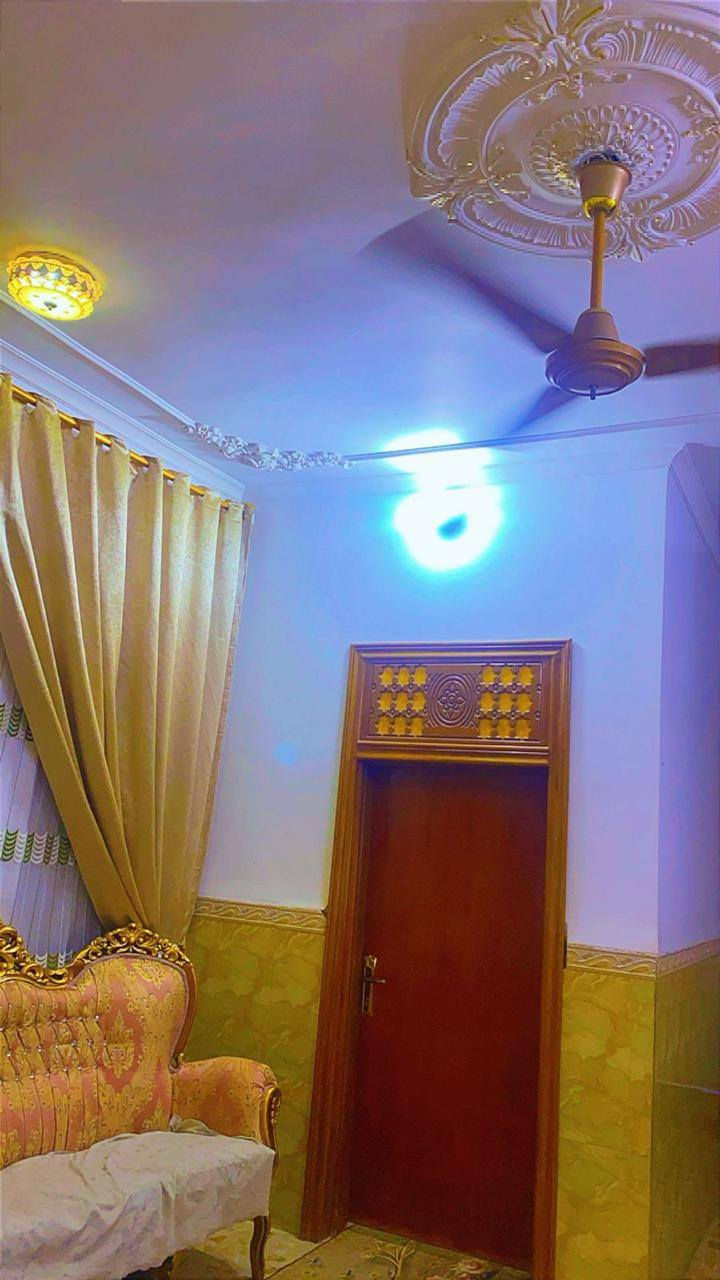 بيت للبيع طابو صرف 

حي الامين الاول
على ساحه 
قريب لشارع المعلم

مساحه ١٢٥م

طابق ونص كونكريت
غرفه صاله استقبال مطبخ صحيات
الطابق الثاني
غرفه صاله مخزن

الروفان للعقار 
***********
