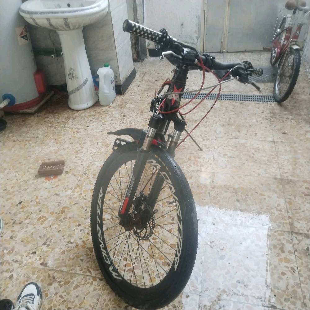 سلام عليكم بايسكل كنت رياضي جبلي
7 كير. رياضي فول. دبلات امامي. عقرب امامي.حجمة26.  السعر 60 وبي مجال بسيط
العنوان بغداد